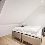 Gullstein 3*