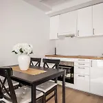 Gullstein 3*
