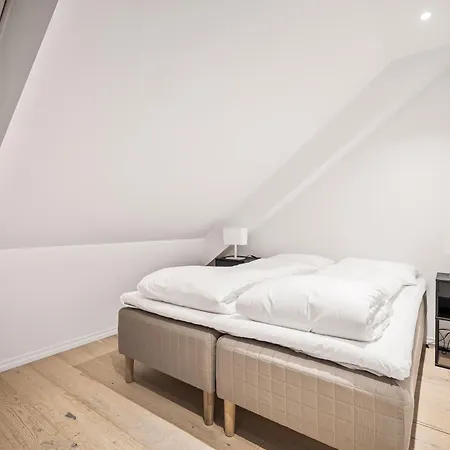 Gullstein 3*