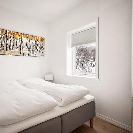 Gullstein 3*