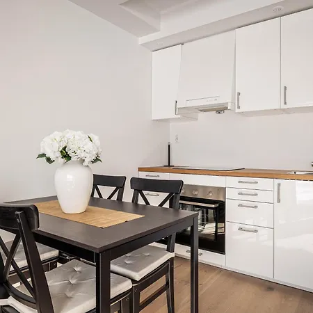 Gullstein 3*